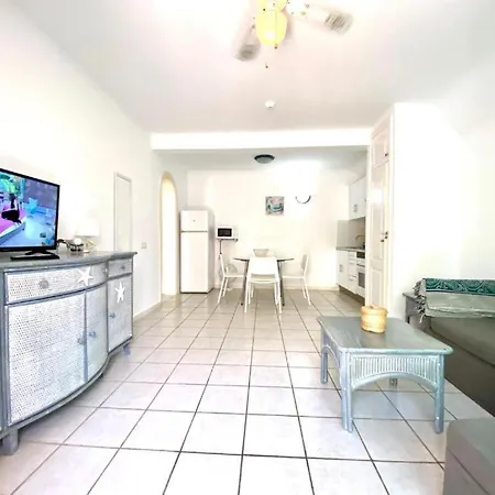 Coqueto Bungalow Con Piscina En *