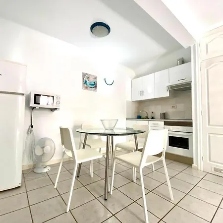 Coqueto Bungalow Con Piscina En *
