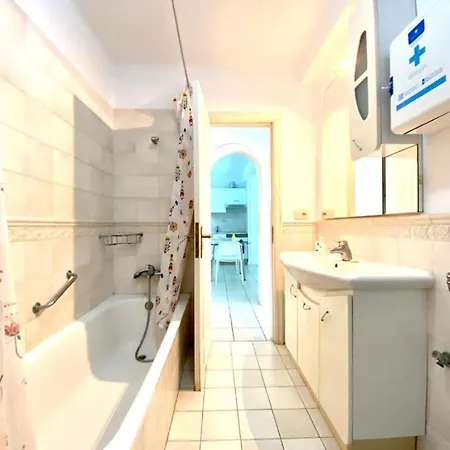 Coqueto Bungalow Con Piscina En Appartement *