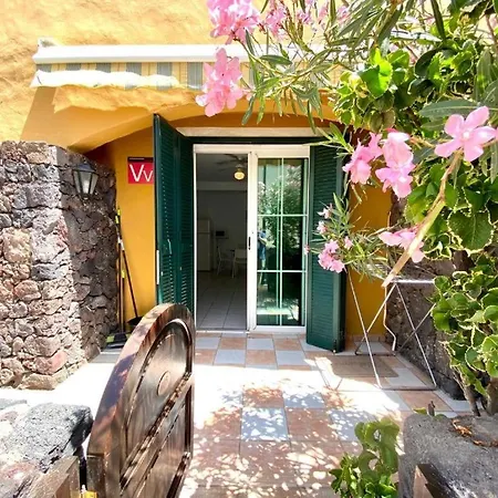 Coqueto Bungalow Con Piscina En Appartement *