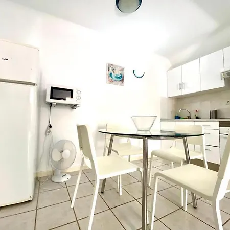 Coqueto Bungalow Con Piscina En