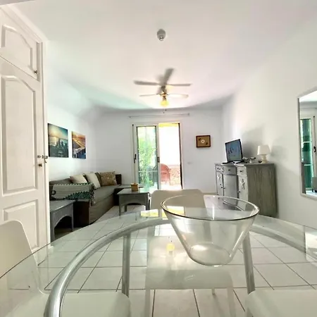 Coqueto Bungalow Con Piscina En *